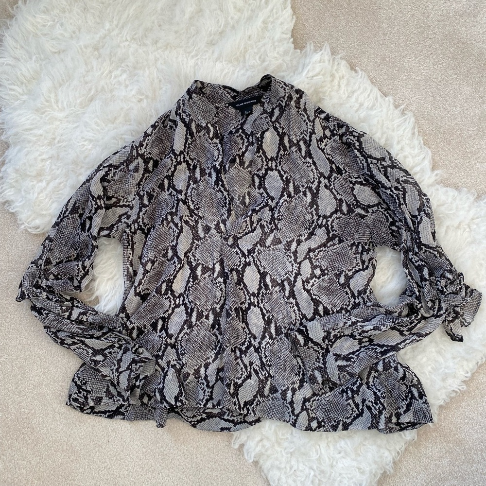 Python Print Flowy Blouse - Picture 4 of 4